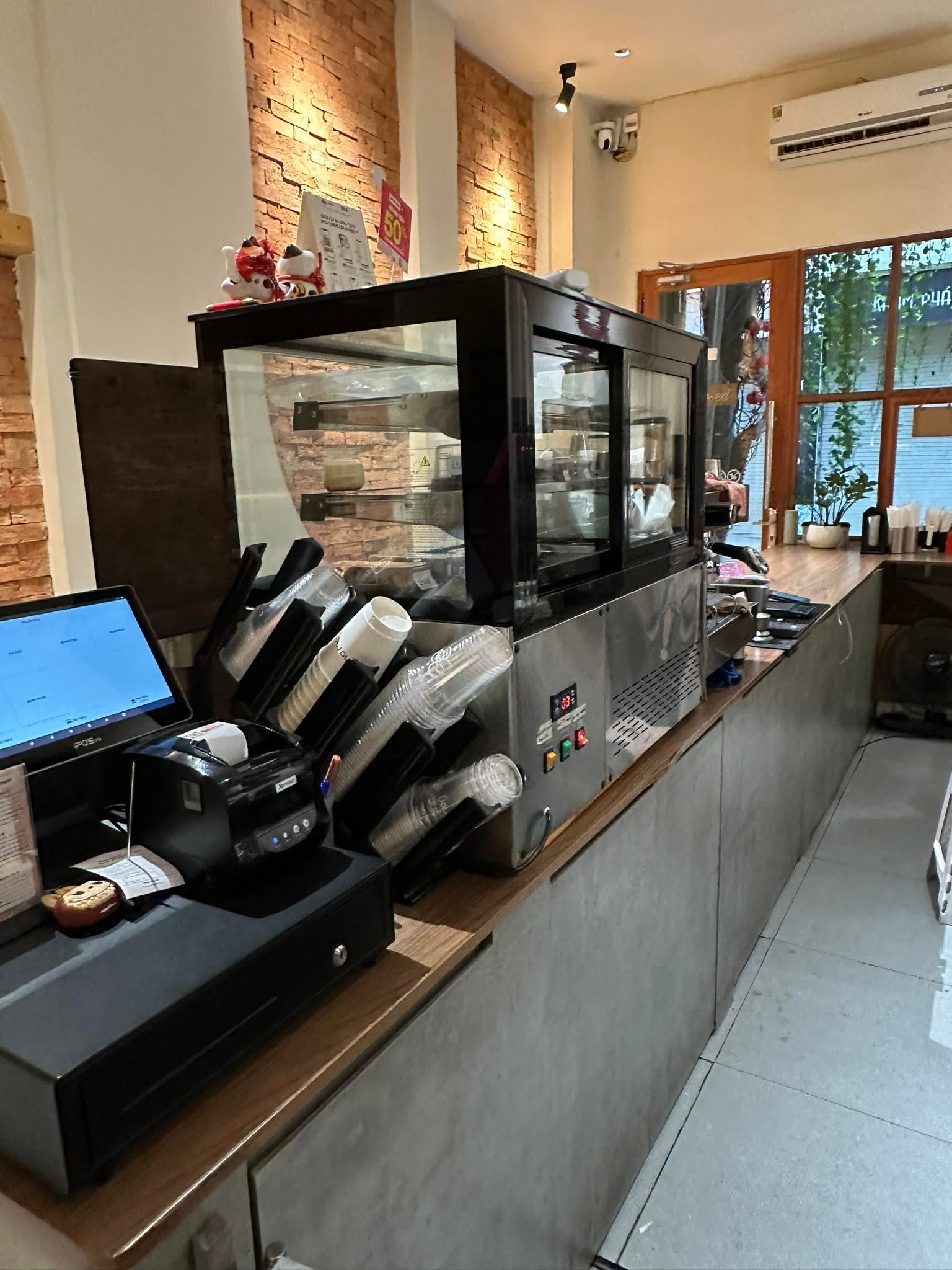 Sang lại mặt bằng và trang thiết bị kinh doanh quán café ở Nguyễn Thị Minh Khai
