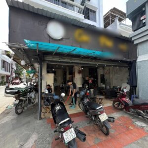 Sang quán cà phê tại phường 13, Tân Bình