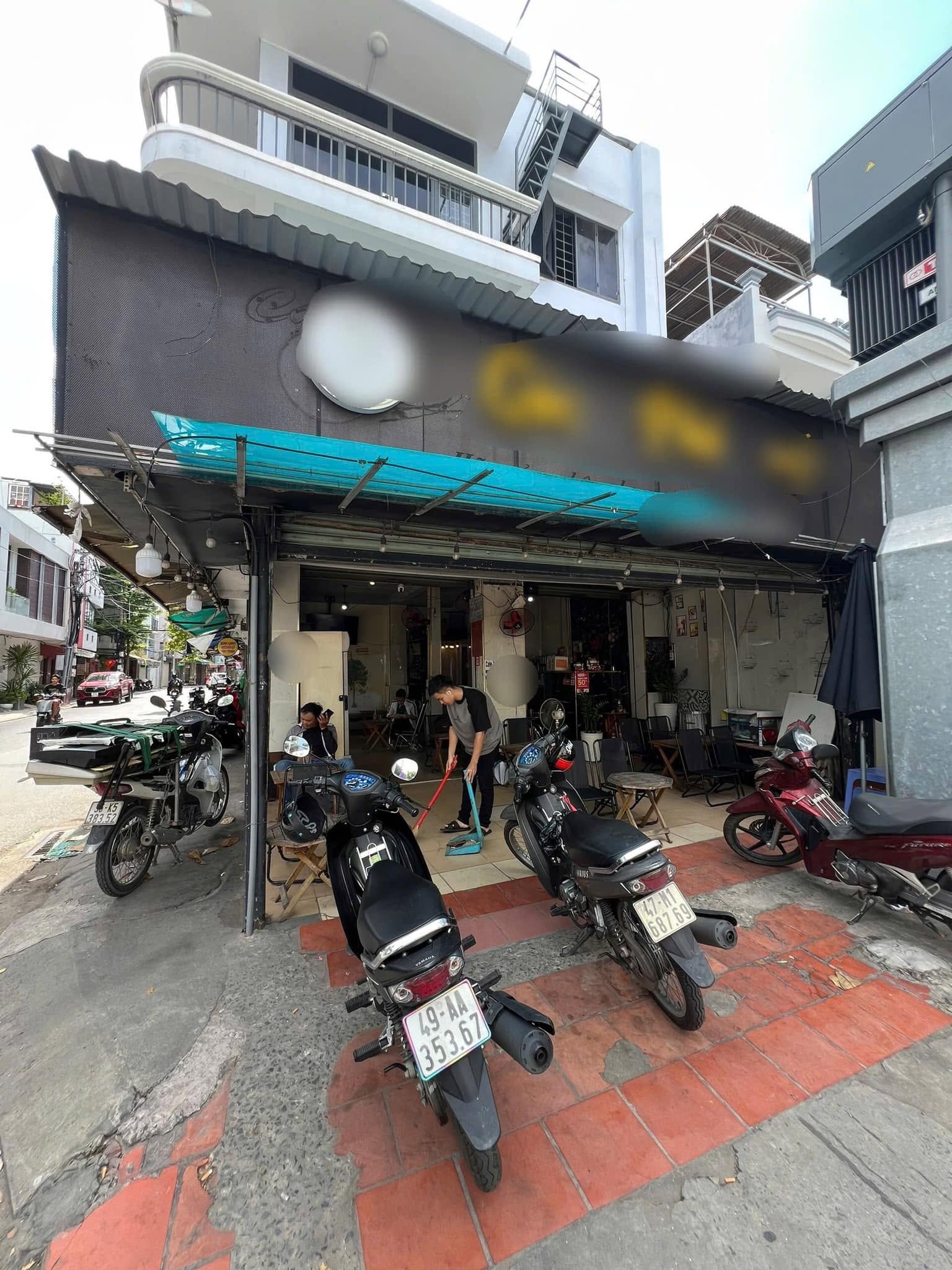 Sang quán cà phê tại phường 13, Tân Bình